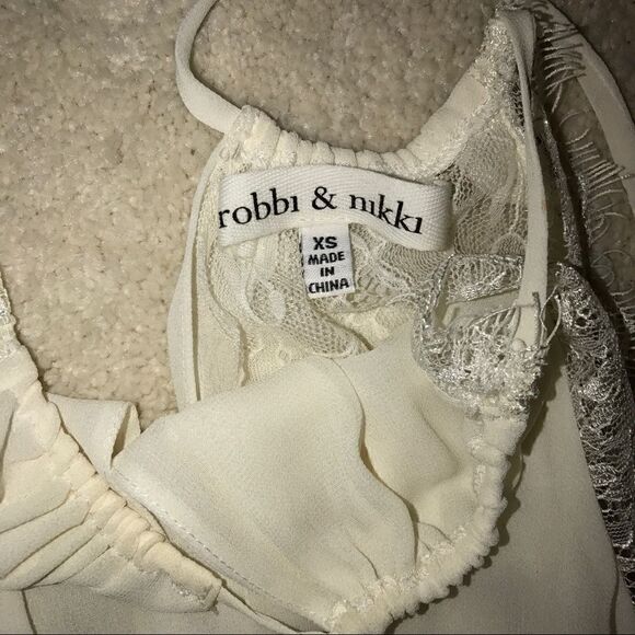 Robbi and Nikki blouse tank top. - Picture 2 of 3